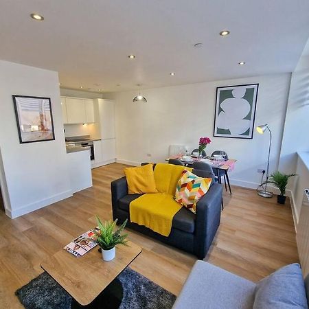 Free Parking: Old Trafford Apartment Manchester Extérieur photo