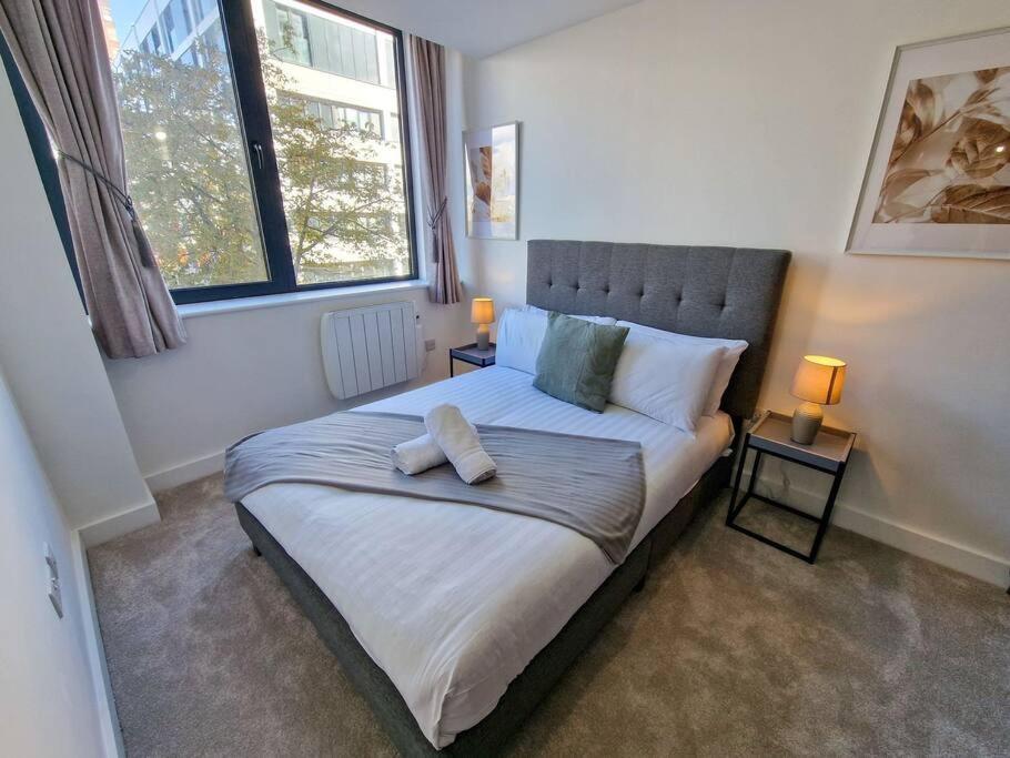 Free Parking: Old Trafford Apartment Manchester Extérieur photo