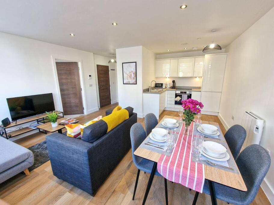 Free Parking: Old Trafford Apartment Manchester Extérieur photo