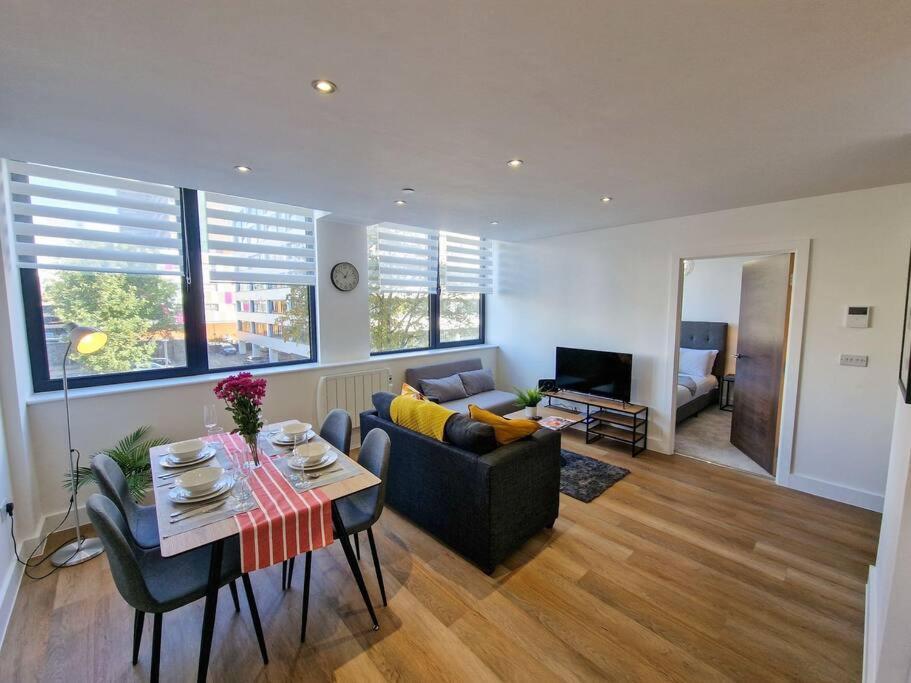 Free Parking: Old Trafford Apartment Manchester Extérieur photo