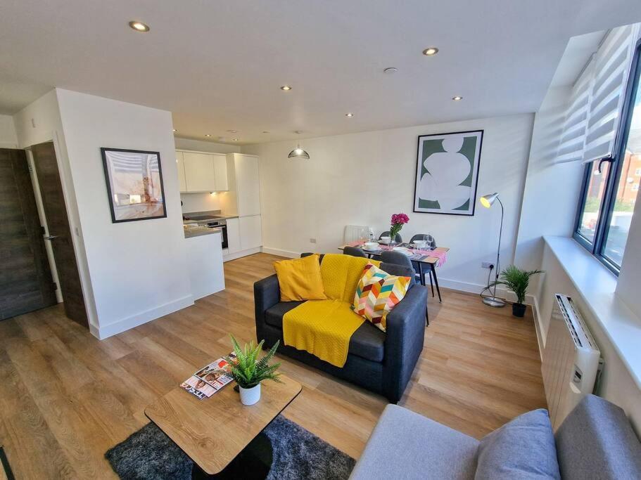 Free Parking: Old Trafford Apartment Manchester Extérieur photo